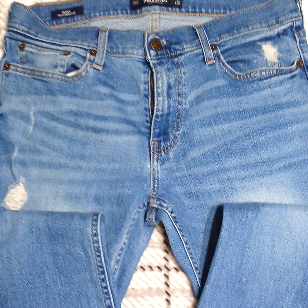 Selling my Hollister epic flex skinny jeans. Barley worn, maybe 3 times